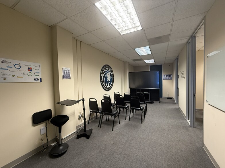 More Photos Of 2285-2291 S El Camino Real, San Mateo Office Residential For Lease