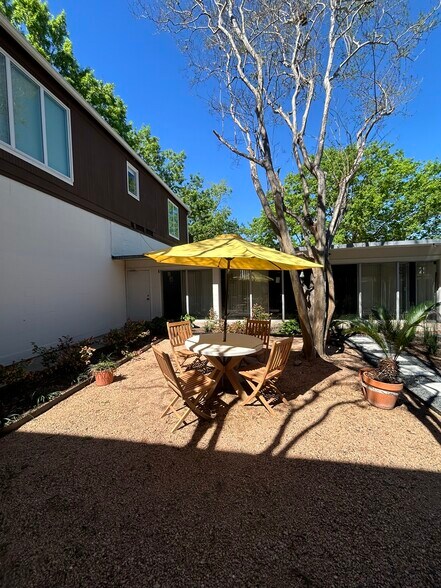 More Photos Of 4916 Kelvin Dr, Houston Coworking Space