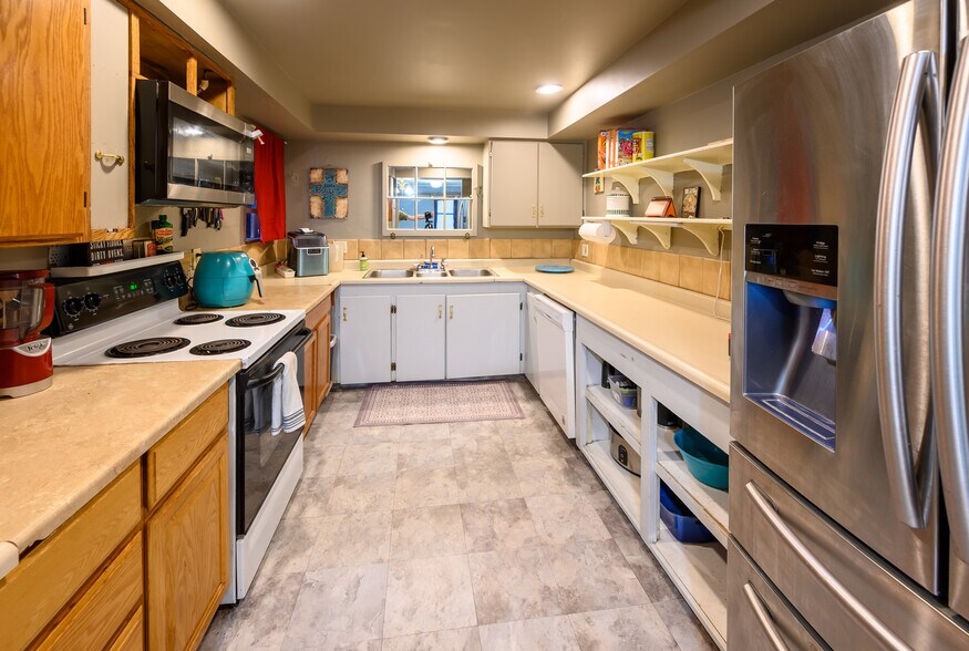 More Photos Of 109455 Highway 97 N, Chemult Hotel For Sale