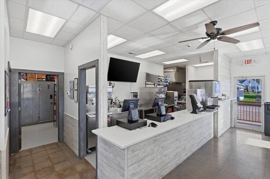 More Photos Of 309 US-6 Hwy, Oakland Fast Food For Sale