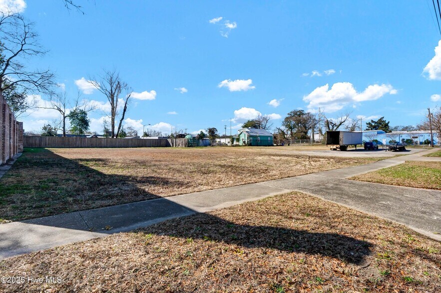 More Photos Of 1102 Chestnut St, Wilmington Land For Sale