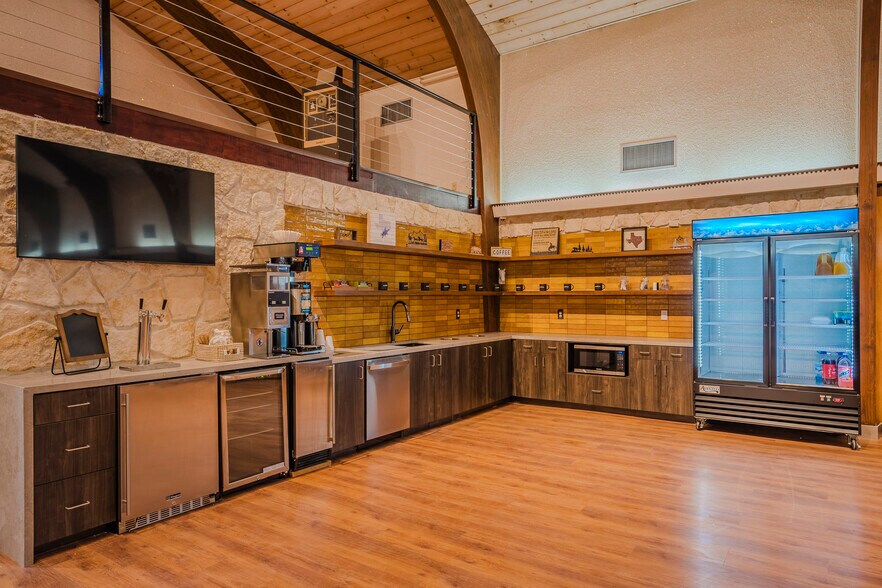 More Photos Of 5232 East Fwy, Baytown Specialty For Sale