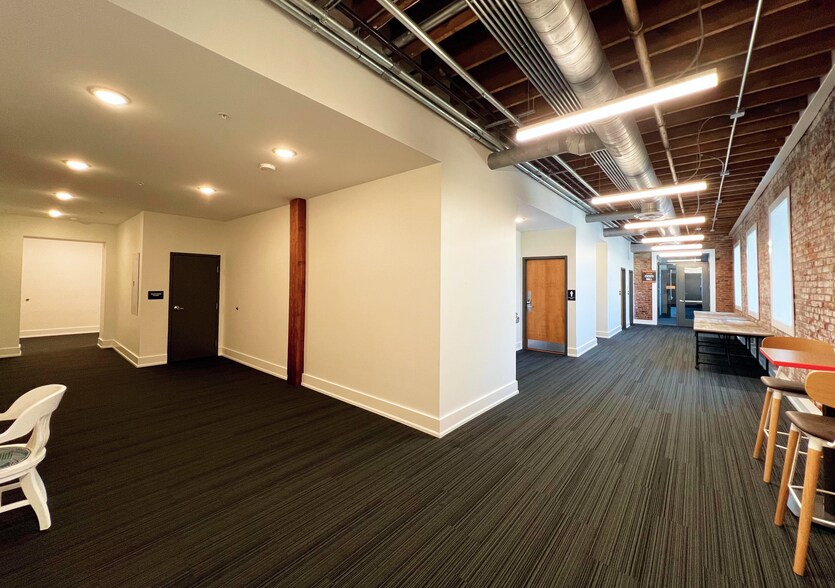 More Photos Of 552 E Market St, Louisville Office For Lease