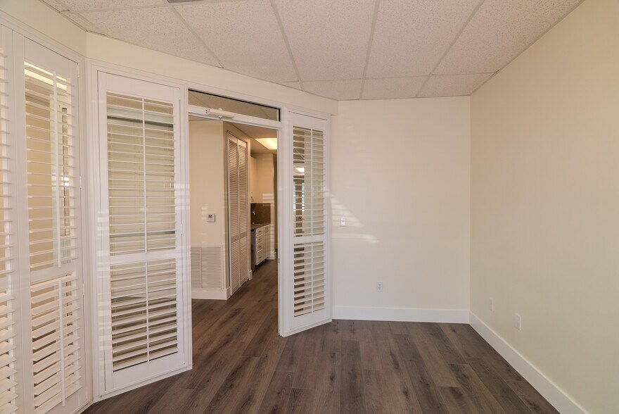 More Photos Of 5220 S University Dr, Davie Office For Sale