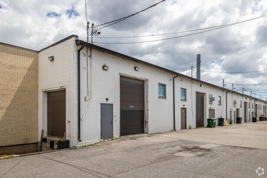 More Photos Of 2970-3090 Rue Brabant-Marineau, Montréal Warehouse For Lease