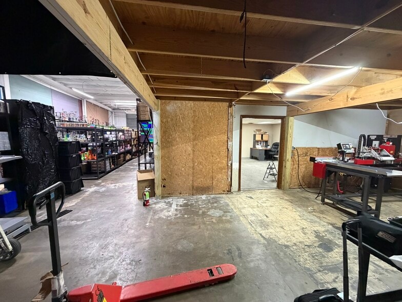 More Photos Of 2601 Lexington St, Kenner Warehouse For Sale