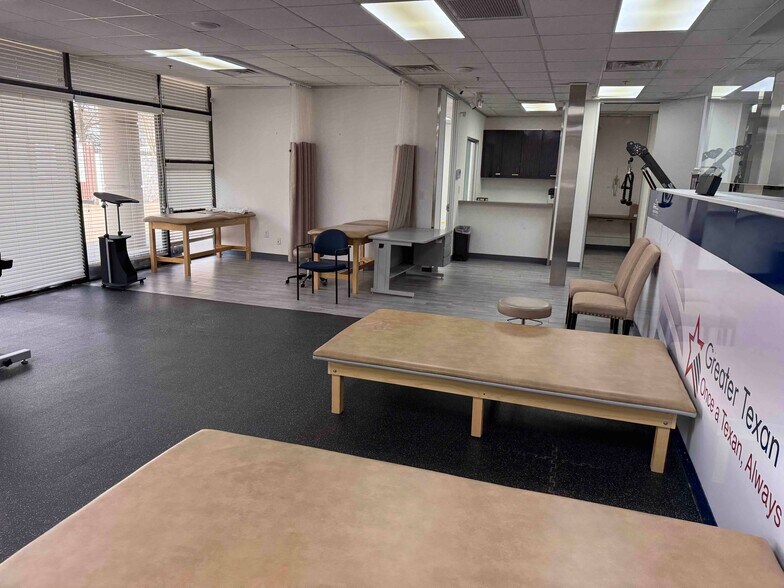 More Photos Of 10019 Main St, Houston Office For Lease