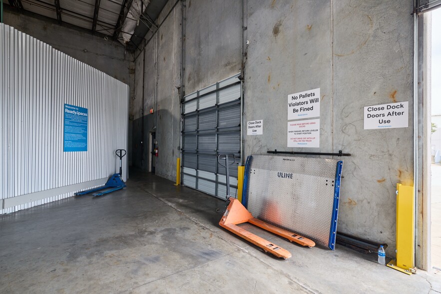 More Photos Of 2507 Investors Row, Orlando Distribution For Lease