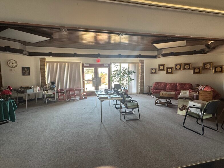 More Photos Of 10100 Ridgeview Dr, The Village Specialty For Sale