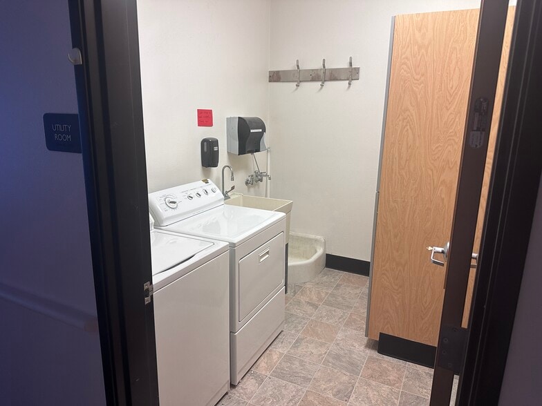 More Photos Of 8406 SW Main St, Wilsonville Freestanding For Lease