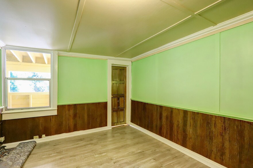 More Photos Of 212 Main St, Sierra City Hotel For Sale