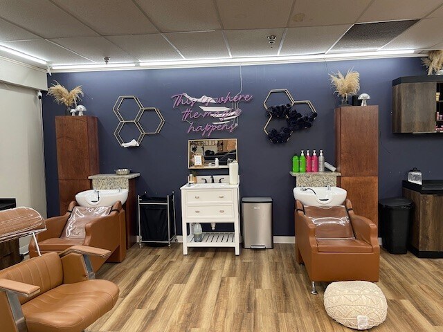 More Photos Of 565-585 Chickering Rd, North Andover Storefront For Sale