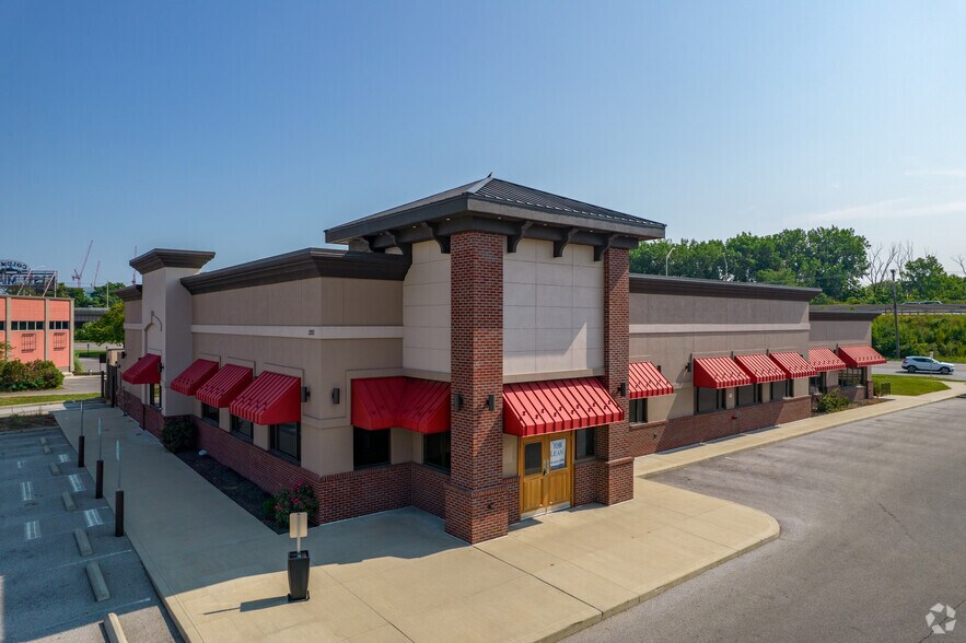 More Photos Of 1201 Olentangy River Rd, Columbus Restaurant For Lease