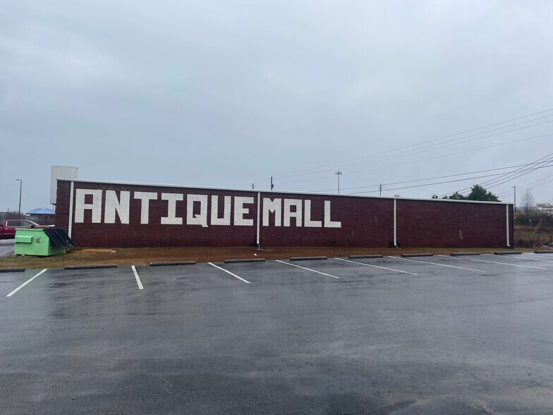 More Photos Of 230 Davis Loop, Oxford General Retail For Sale