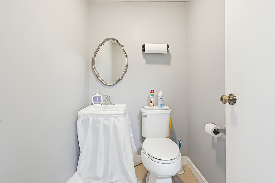 More Photos Of 800 Washington St, Holliston Storefront Retail Residential For Sale