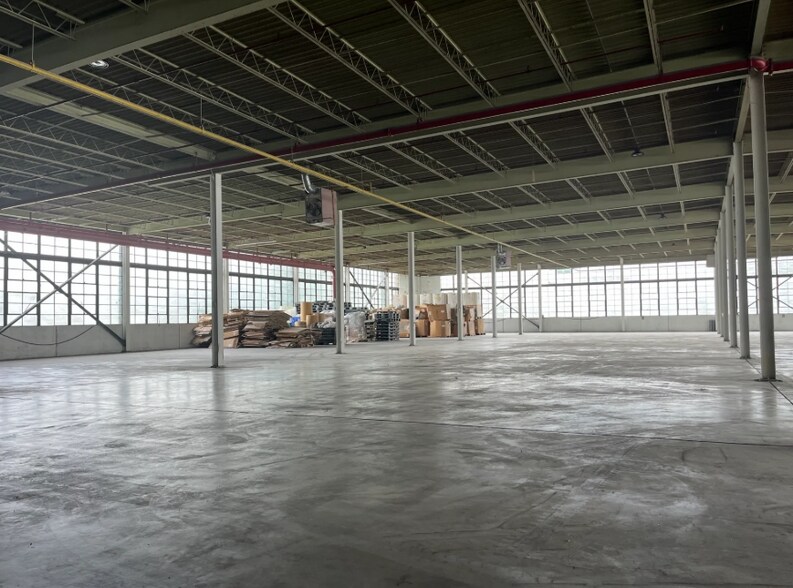 More Photos Of 1119 Kickapoo St, Lincoln Warehouse For Lease