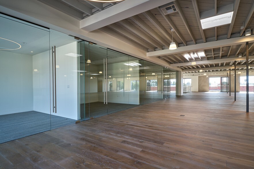 More Photos Of 2236 S Barrington Ave, Los Angeles Loft Creative Space For Lease