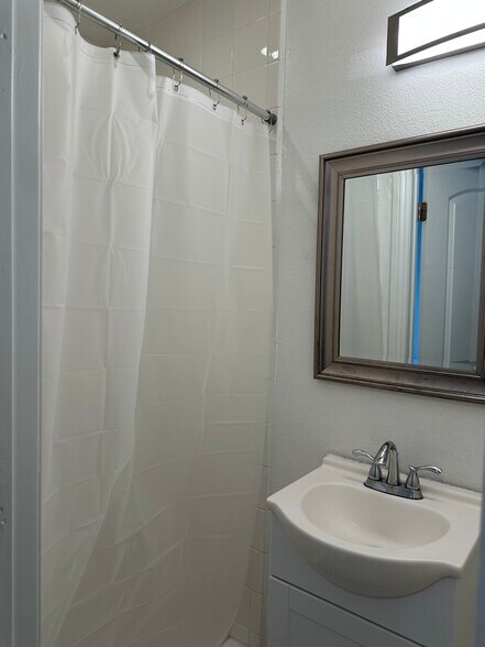 More Photos Of 1161 W 37th Dr, Los Angeles Apartments For Sale
