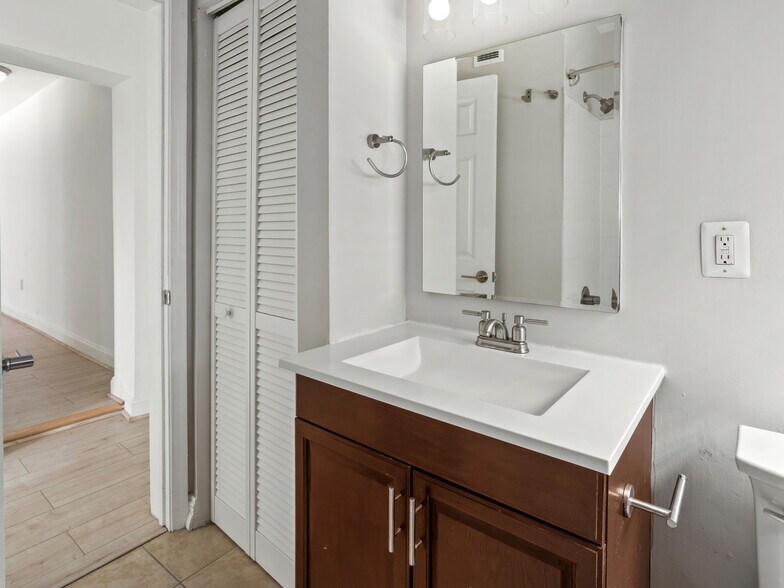 More Photos Of 1223 N St NW, Washington Apartments For Sale