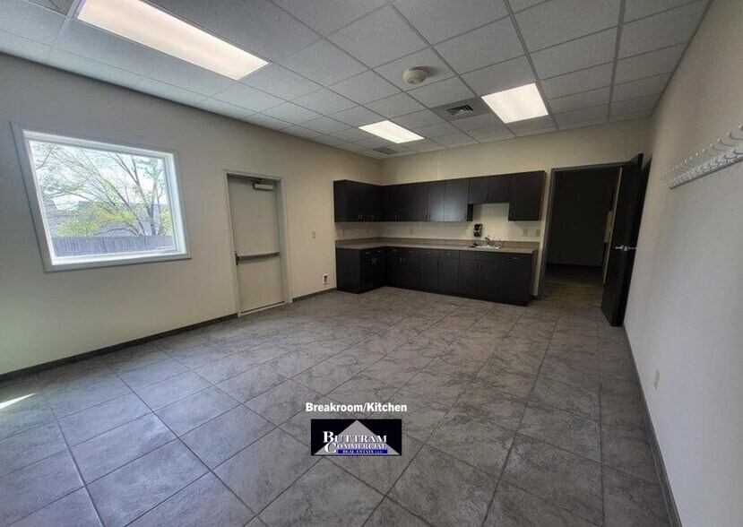 More Photos Of 2318 E 32nd St, Joplin Office For Lease