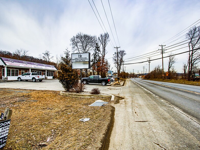 More Photos Of 42 Windsor Hwy, New Windsor Township Storefront Retail Office For Lease