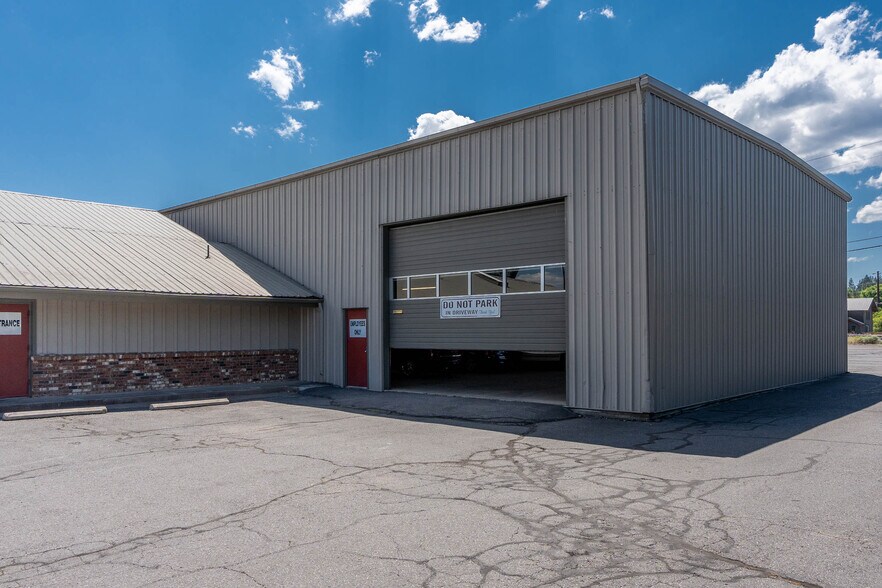 More Photos Of 2115 NE 3rd St, Bend Auto Repair For Sale