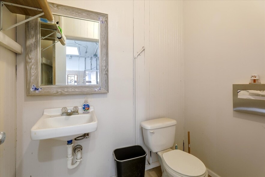 More Photos Of 14 E Lake Ave, Watsonville Storefront For Sale