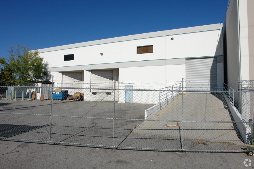 More Photos Of 21344 Superior St, Chatsworth Light Manufacturing For Lease
