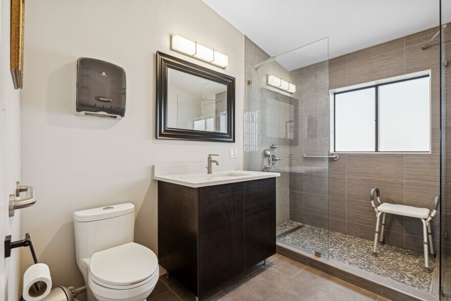 More Photos Of 5926 E Wilshire Dr, Scottsdale Assisted Living For Sale