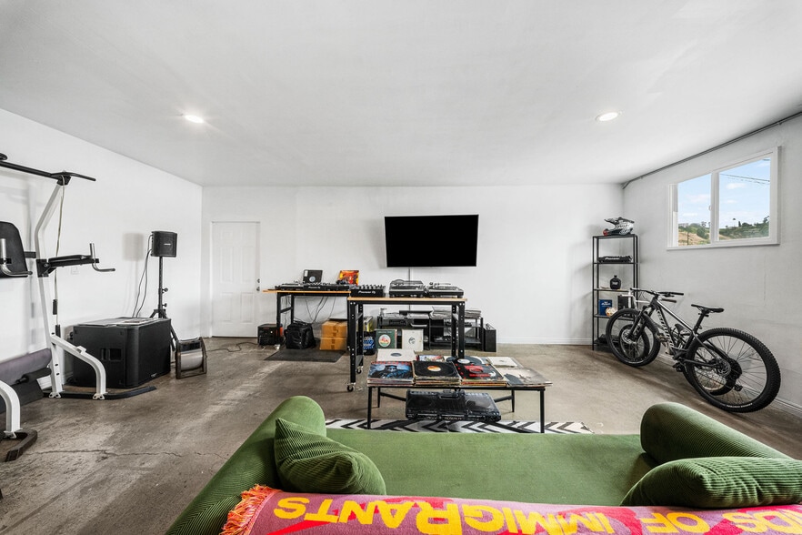 More Photos Of 5254 Alhambra Ave, Los Angeles Distribution For Sale