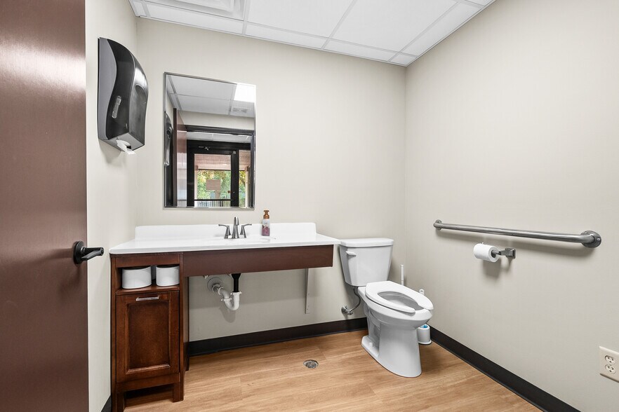 More Photos Of 1516 Trimble Ave, Kalamazoo Office For Sale