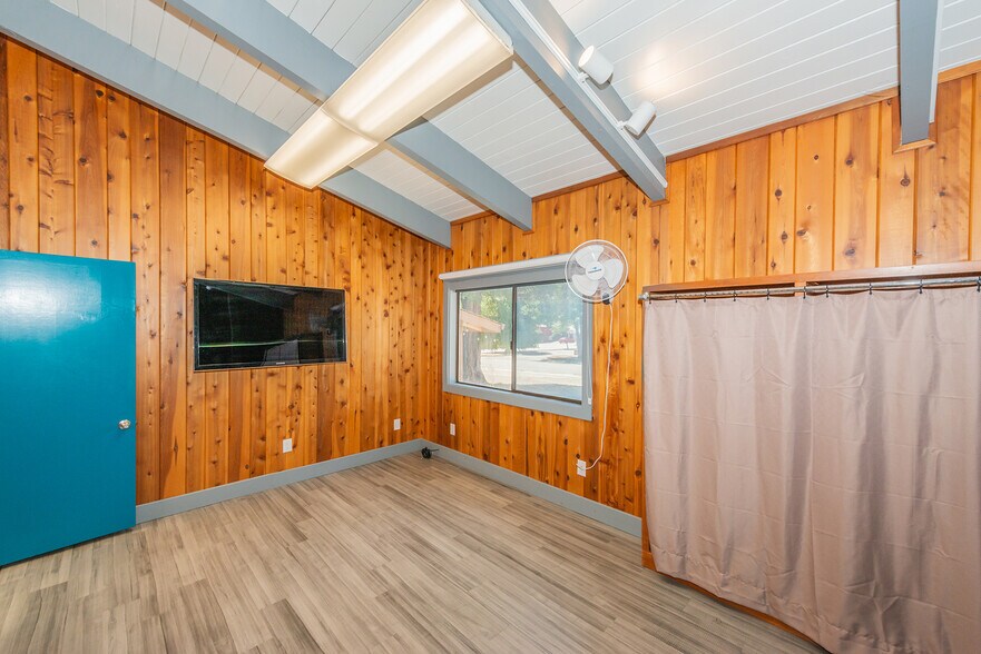More Photos Of 30890 CA-3, Weaverville Office For Sale