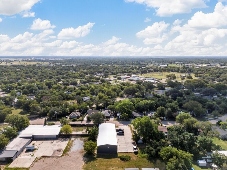 More Photos Of 210-212 Stanfield Dr, Waco Light Manufacturing For Sale