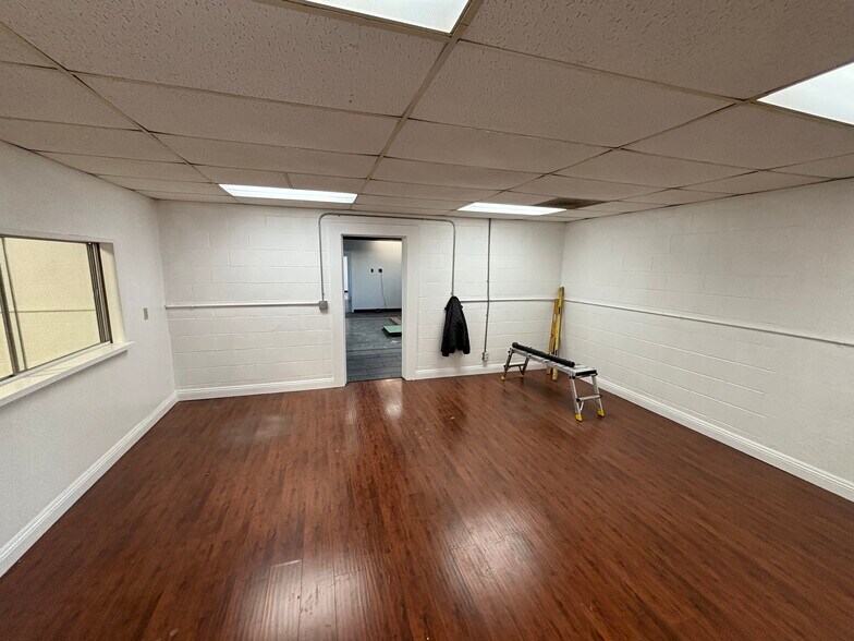 More Photos Of 1428 W South Central Park Ave, Anaheim Warehouse For Lease