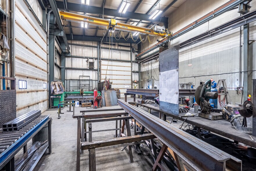 More Photos Of 4702 40 Av, Lloydminster Industrial For Lease