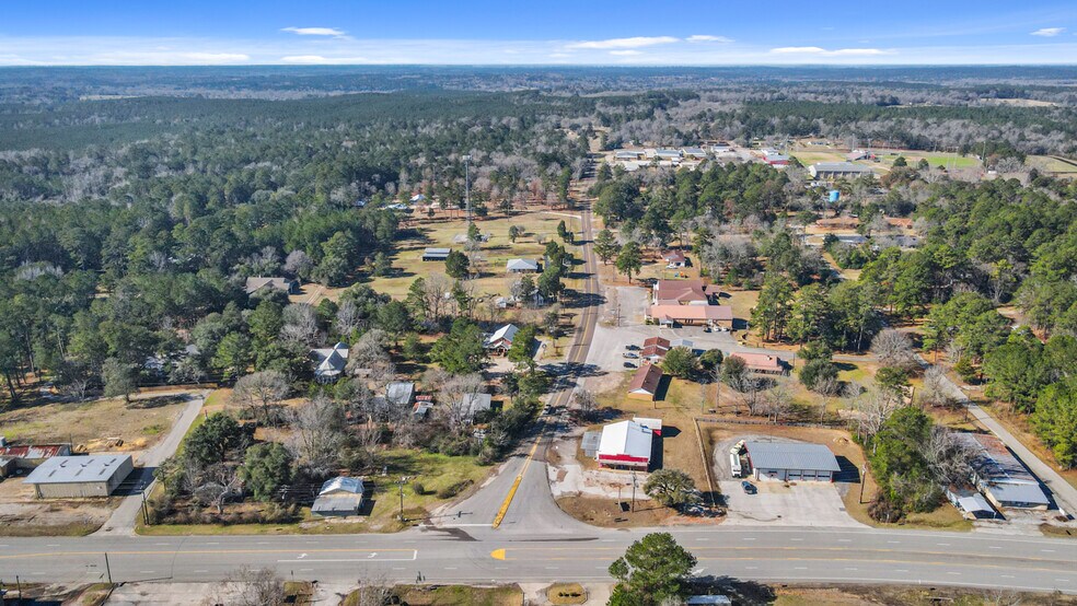 More Photos Of 301 N Wheeler Rd, Colmesneil Freestanding For Sale