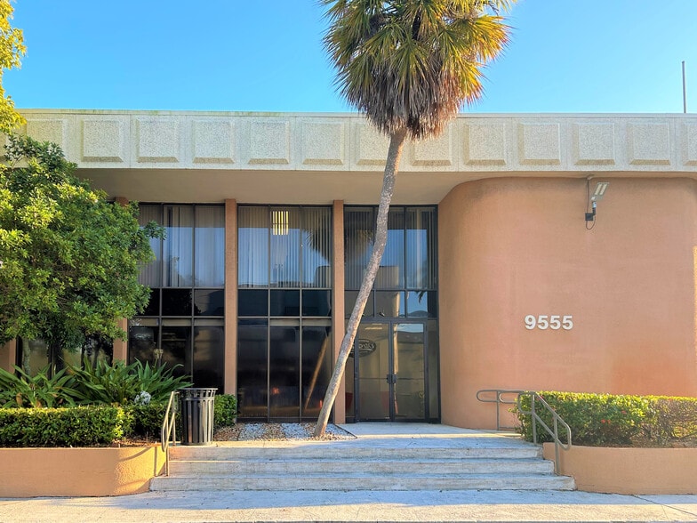 Primary Photo Of 9555 N Kendall Dr, Miami Office For Lease