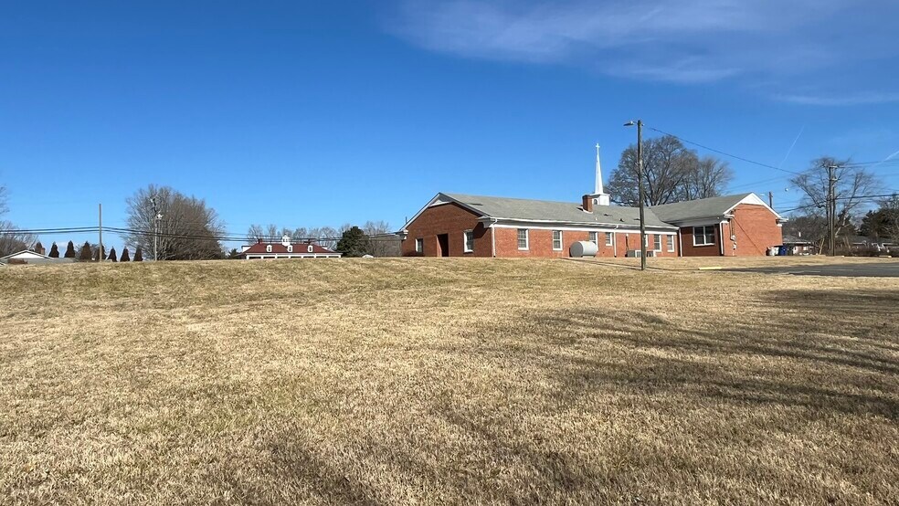 More Photos Of 3898 Kernersville Rd, Winston-Salem Specialty For Sale