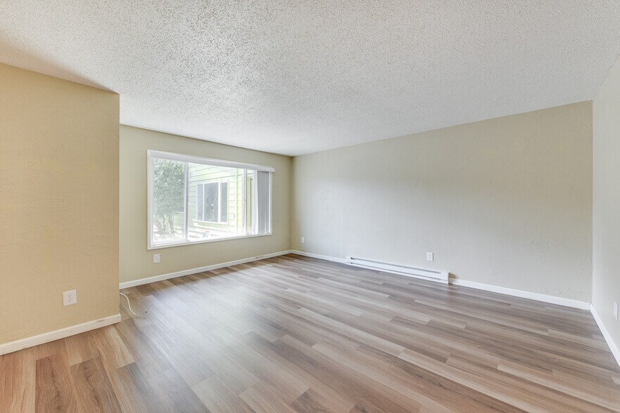 More Photos Of 4633 SW Huber St, Portland Apartments For Sale