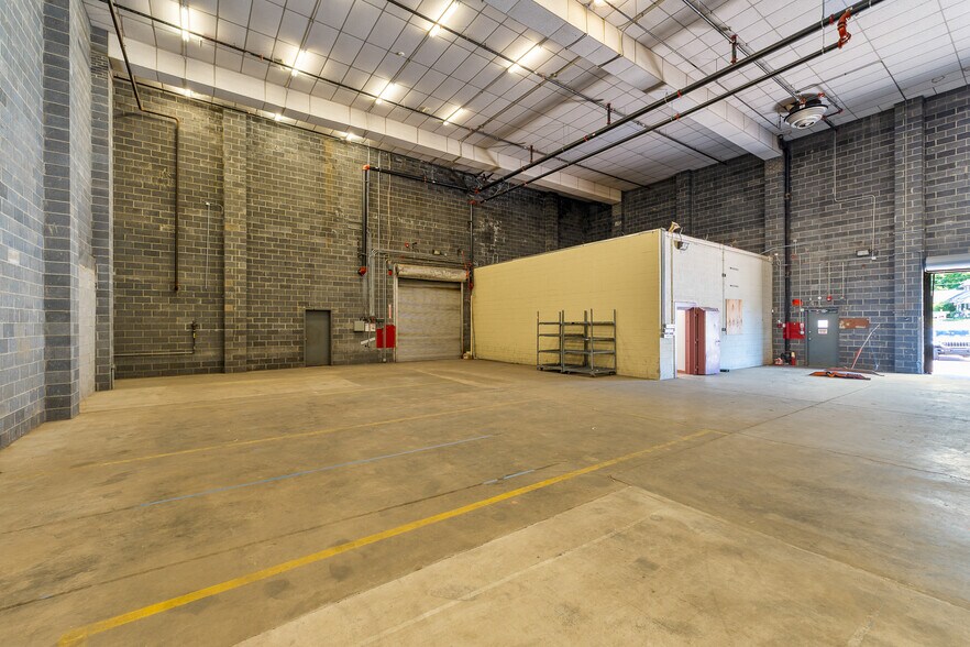 More Photos Of 1537-1545 Hansford St, Charleston Light Distribution For Lease