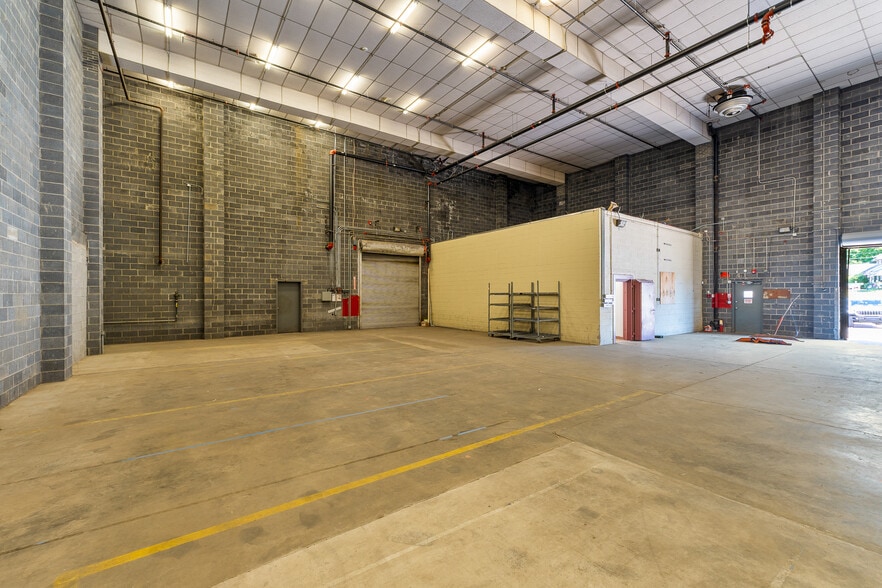 More Photos Of 1545 Hansford St, Charleston Light Distribution For Sale
