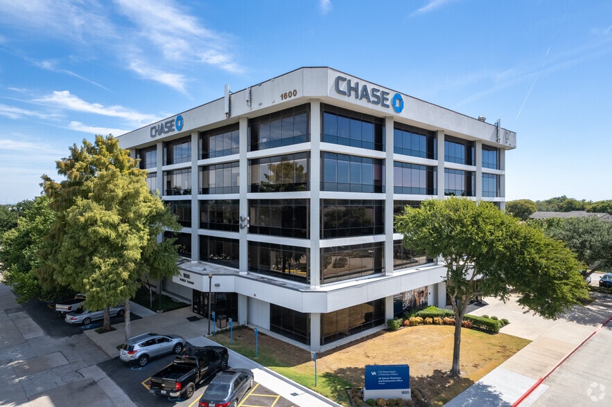 Primary Photo Of 1600 E Pioneer Pky, Arlington Medical For Sale