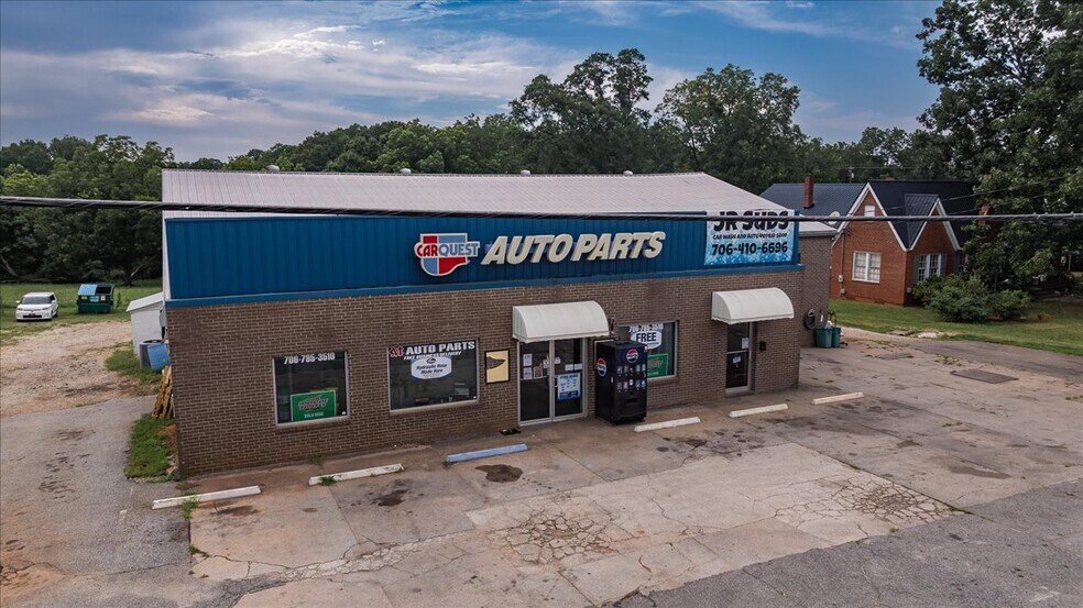 More Photos Of 317 General Daniel Ave N, Danielsville General Retail For Sale