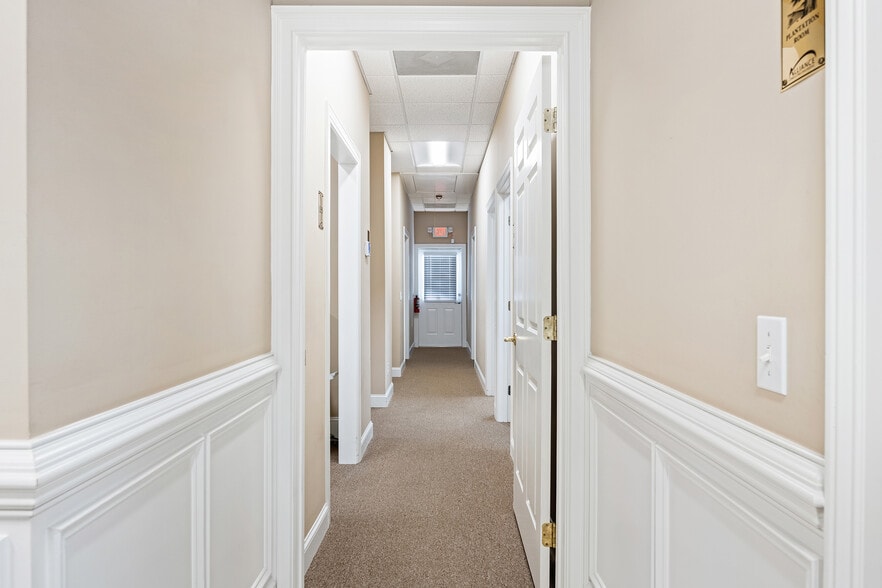 More Photos Of 23 Plantation Park Dr, Bluffton Office For Lease