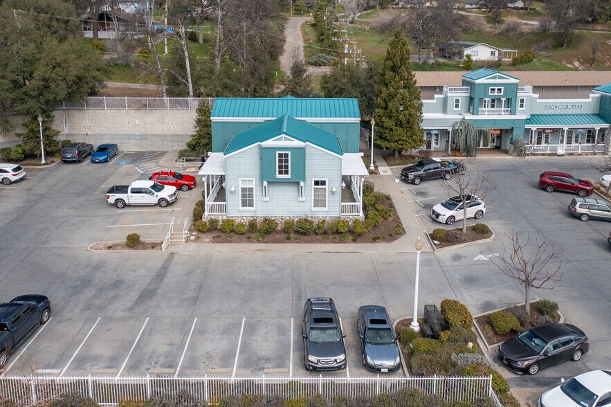 More Photos Of 40282 Highway 41, Oakhurst Freestanding For Sale