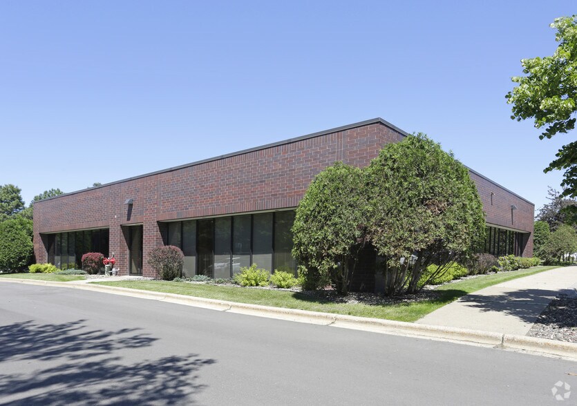 More Photos Of 1210 W County Road E, Arden Hills Office For Lease