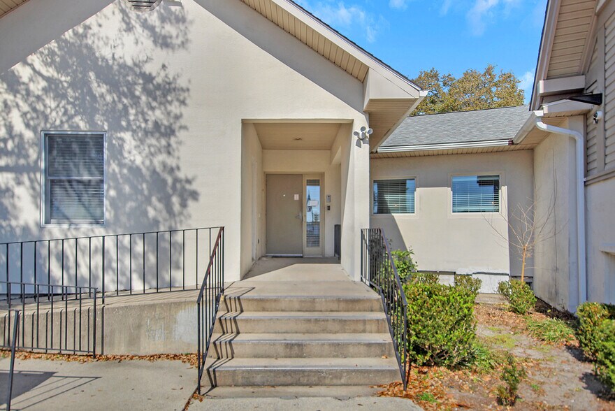 More Photos Of 4951 Jenkins Ave, North Charleston Office For Sale