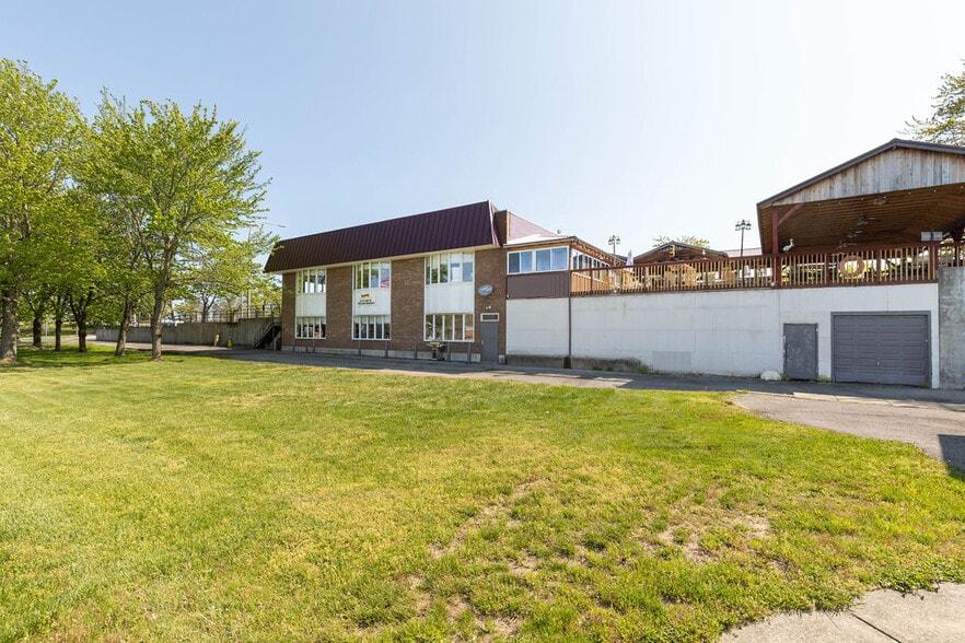 More Photos Of 24 S First St, Fulton Restaurant For Sale