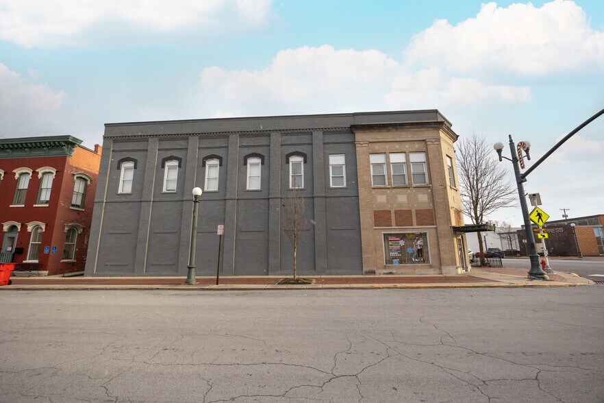 More Photos Of 50-52 S Main St, London Storefront Retail Residential For Sale