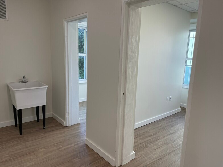 More Photos Of 5 Barney Cir SE, Washington Medical For Lease